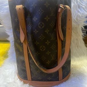 Louis Vuitton Brown Monogram GM bucket bag